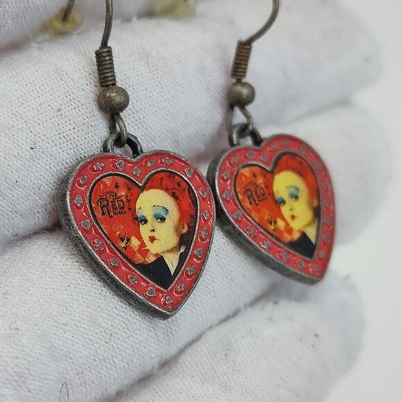 Alice in Wonderland 2010 Red Queen Red Heart Dangle Earrings - Picture 3 of 7
